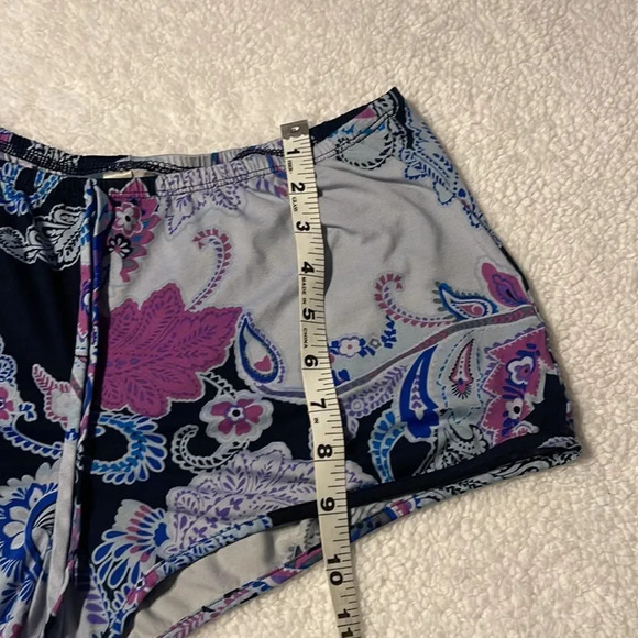 Youth beach shorts Mix and match bundle 3 or more $7 items and get them 3/$12 - Picture 4 of 10